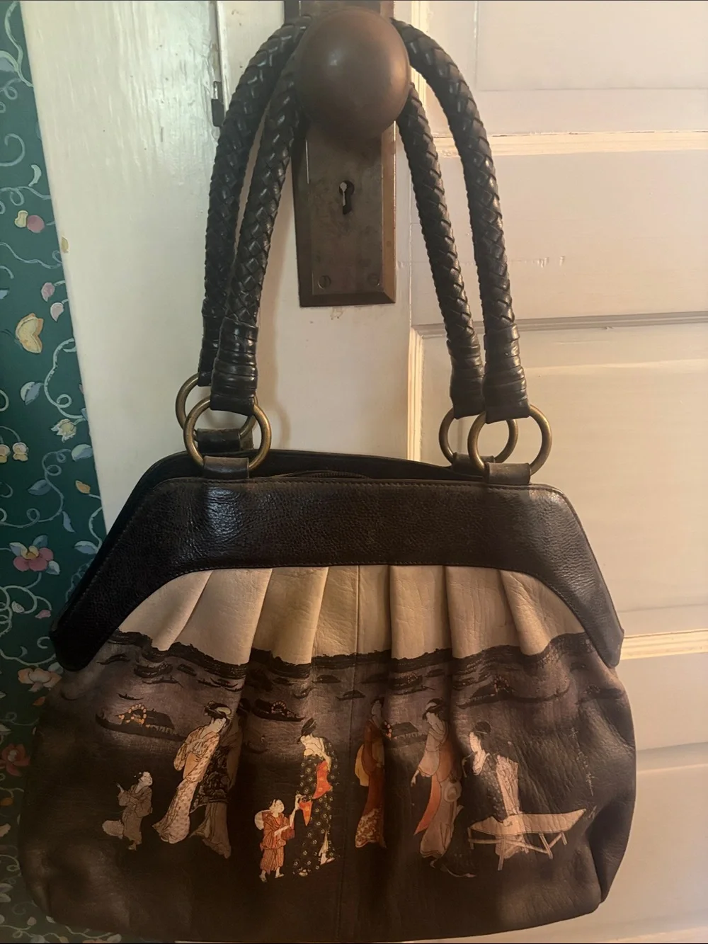 ICON women shoulder